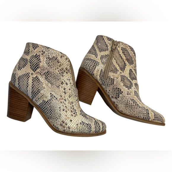 Diba True Look Down Genuine Leather Snake Print Slip On Block Heel Boots Sz 7.5 - Picture 2 of 13